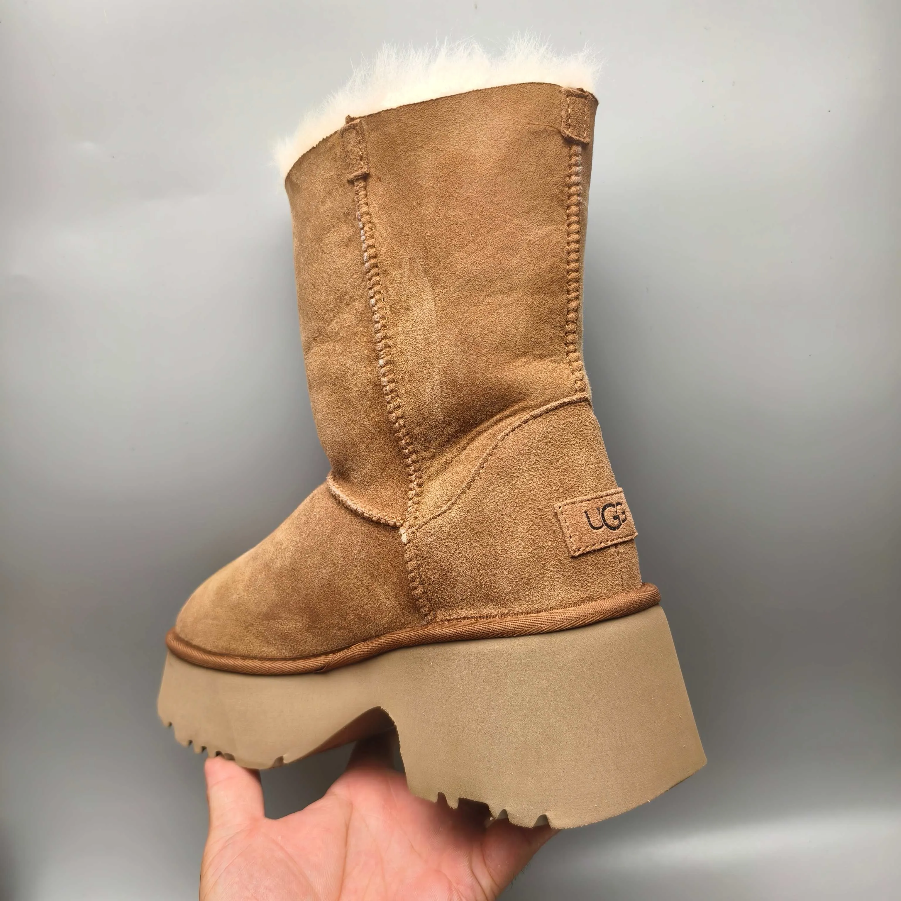 💰600 UGG sheepskin one-piece 1533 wedge-heeled thick-soled fashion shoes, mid-calf women's shoes, color: chestnut walnut, matching size: 35-40